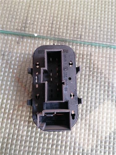 MANDO ELEVALUNAS DELANTERO IZQUIERDO Ford Focus Berlina (CAK)(1998->) foto 2