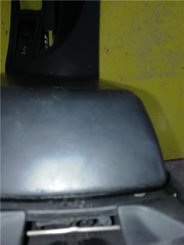 Reposabrazos BMW Serie 1 Berlina (E81/E87)(2004->) foto 4