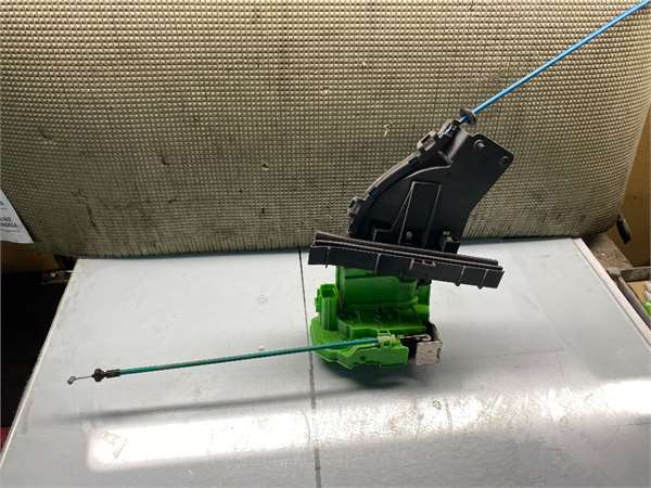 Cerradura Puerta Trasera Derecha
