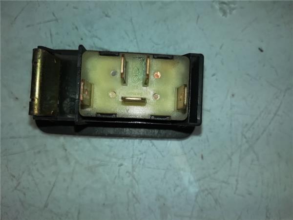 MANDO ELEVALUNAS DELANTERO DERECHO Volkswagen Polo III (6N1)(09.1994->) foto 3