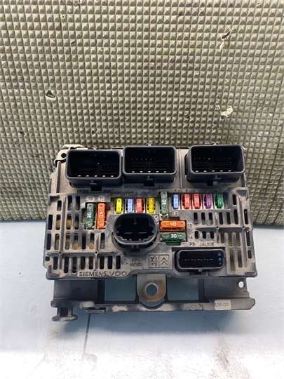 Caja Fusibles/Rele Citroen C4 Berlina (06.2004->)