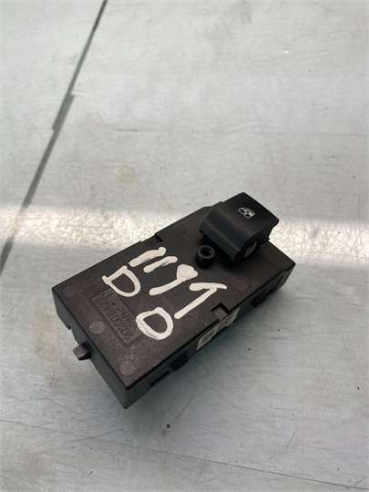 MANDO ELEVALUNAS DELANTERO DERECHO Chevrolet Aveo Hatchback (2011->)