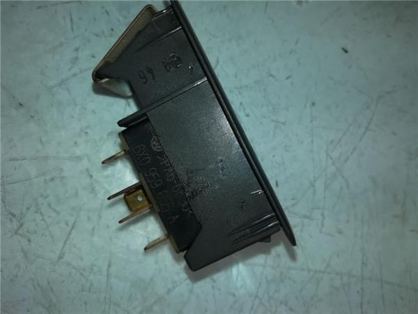 MANDO ELEVALUNAS DELANTERO DERECHO Volkswagen Polo III (6N1)(09.1994->) foto 4