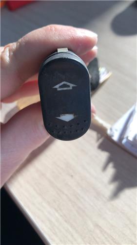 MANDO ELEVALUNAS DELANTERO DERECHO Ford FOCUS BERLINA