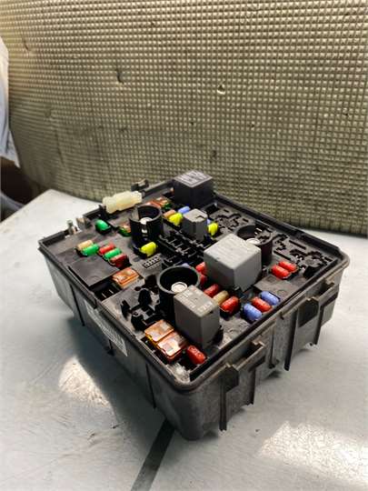 Caja Fusibles/Rele Opel Corsa E (2014->) foto 4