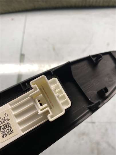 MANDO ELEVALUNAS DELANTERO DERECHO Mazda 3 Berlina (BL)(2009->) foto 3
