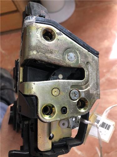 Cerradura Puerta Trasera Derecha Toyota Corolla (E12)(2002->) foto 5
