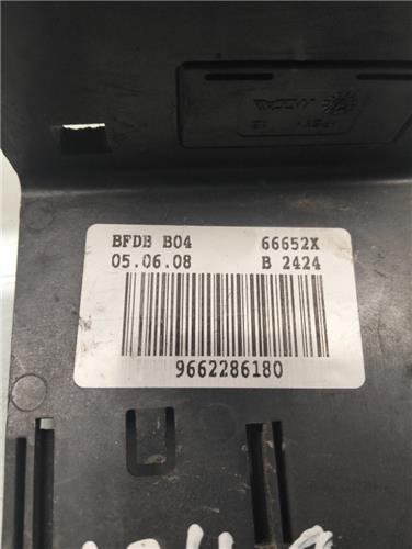 Caja Fusibles/Rele Citroen C4 Coupe (2004->) foto 2