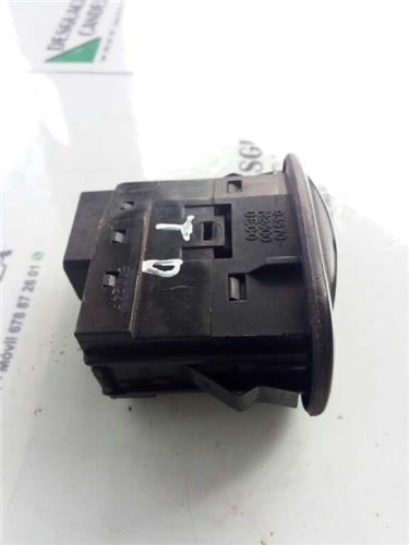 MANDO ELEVALUNAS TRASERO DERECHO Mitsubishi Santamo (Hyundai)(1999->) foto 3