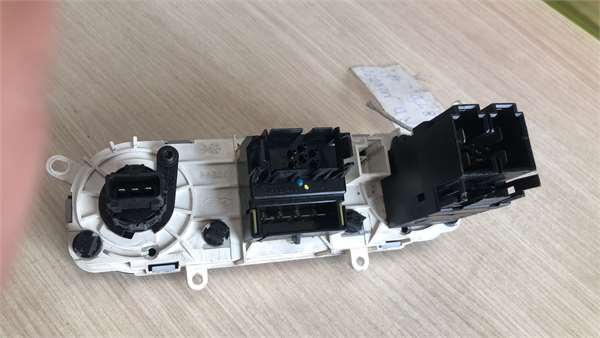 Mandos Calefaccion / Aire Acondicionado Ford Mondeo Berlina (GD)(1997->) foto 4