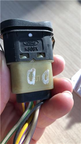 MANDO ELEVALUNAS DELANTERO DERECHO Ford FOCUS BERLINA foto 4