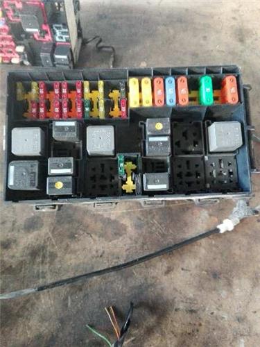 Caja Reles Ford TOURNEO CONNECT foto 2