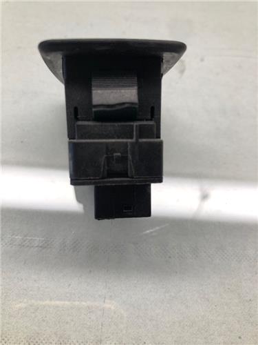 MANDO ELEVALUNAS TRASERO DERECHO BMW Serie 1 Berlina (E81/E87)(2004->) foto 3