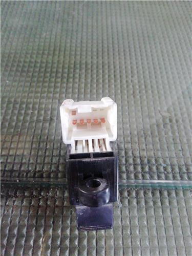 MANDO ELEVALUNAS DELANTERO DERECHO Nissan Almera (N16/E)(01.2000->) foto 2