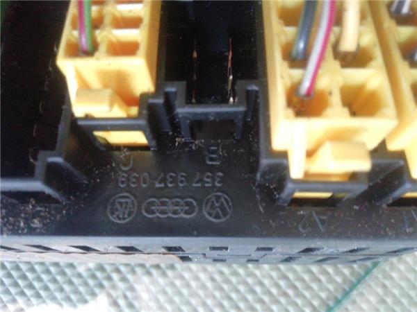 Caja Reles Seat Cordoba Berlina (6K2)(11.1993->) foto 4