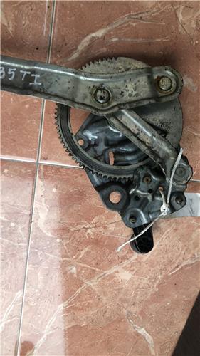 ELEVALUNAS MANUAL TRASERO IZQUIERDO BMW Serie 3 Berlina (E36)(1990->) foto 4