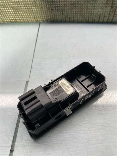 MANDO ELEVALUNAS TRASERO DERECHO Land Rover Range Rover Sport (01.2005->) foto 2