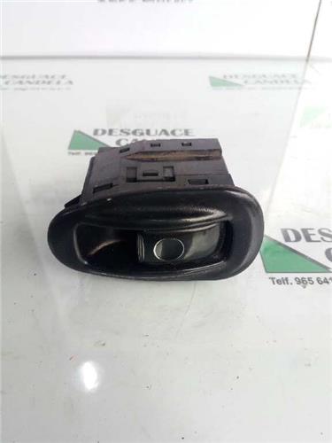 MANDO ELEVALUNAS TRASERO DERECHO Mitsubishi Santamo (Hyundai)(1999->)