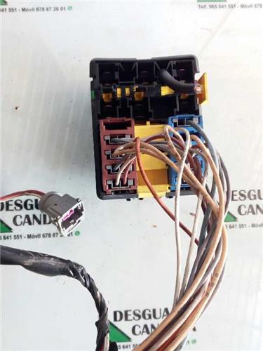 Caja Reles Peugeot 106 (S2)(04.1996->) foto 3