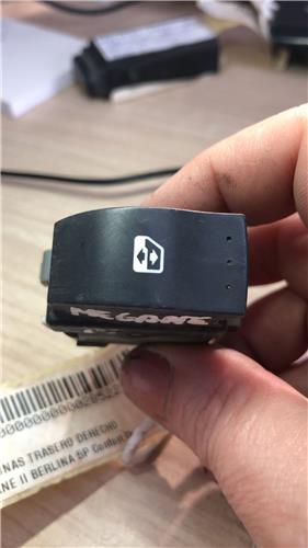 MANDO ELEVALUNAS TRASERO DERECHO Renault Megane II Berlina 5P (10.2002->)
