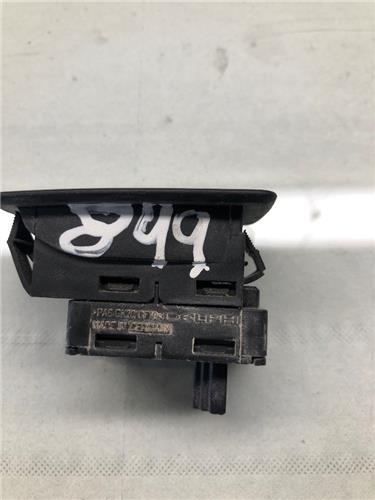MANDO ELEVALUNAS TRASERO DERECHO BMW Serie 1 Berlina (E81/E87)(2004->) foto 4