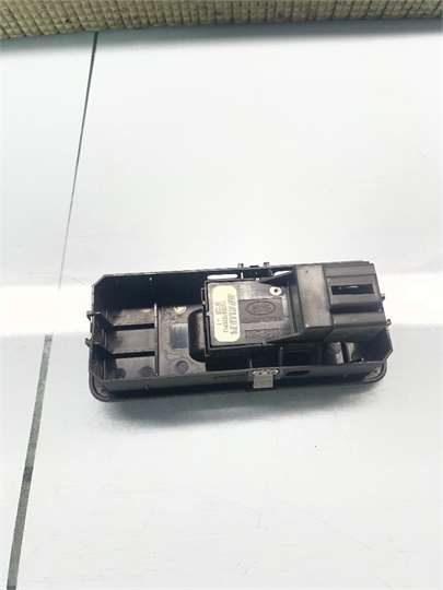 MANDO ELEVALUNAS TRASERO IZQUIERDO Land Rover Range Rover Sport (01.2005->) foto 4