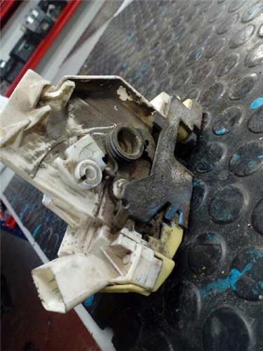 Cerradura Puerta Delantera Derecha Ford FOCUS BERLINA foto 4