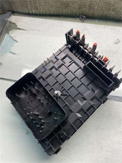 Caja Fusibles/Rele Skoda Octavia Combi (1Z5)(2008->) foto 2