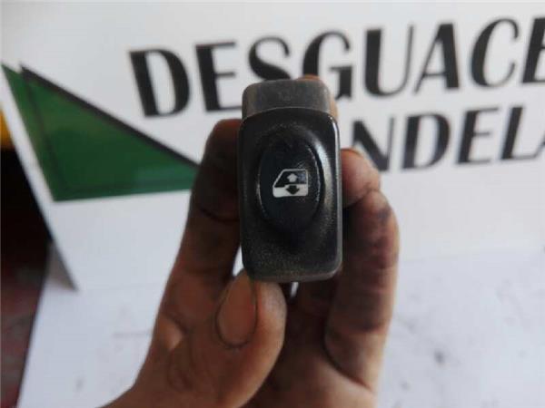MANDO ELEVALUNAS DELANTERO DERECHO Renault Clio II Fase I (B/CB0)(1998->)