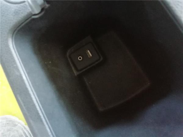 Reposabrazos Opel Astra K Berlina 5p (09.2015->) foto 2