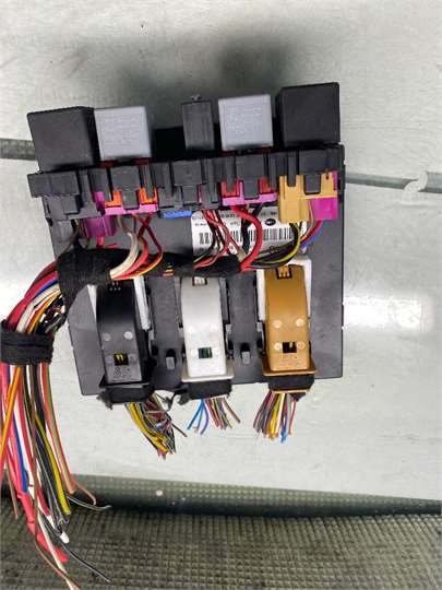 Caja Reles Skoda Octavia Combi (1Z5)(2008->)