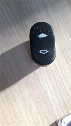MANDO ELEVALUNAS DELANTERO DERECHO Ford Focus Berlina (CAK)(1998->)