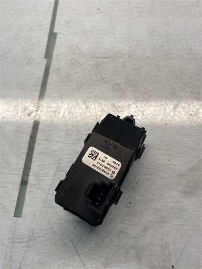 Interruptor Luces Emergencia Mercedes-Benz Clase C (BM 204) Berlina (01.2007->) foto 4