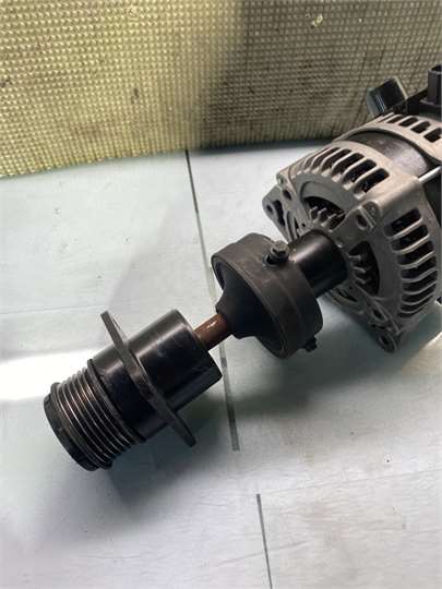 Alternador Ford Focus Berlina (CB4)(2008->) foto 2