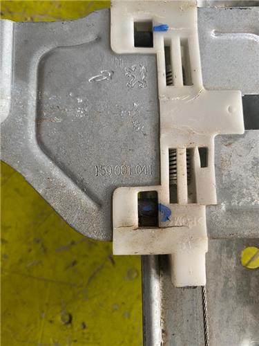ELEVALUNAS MANUAL TRASERO DERECHO Peugeot 2008 (03.2013->) foto 4