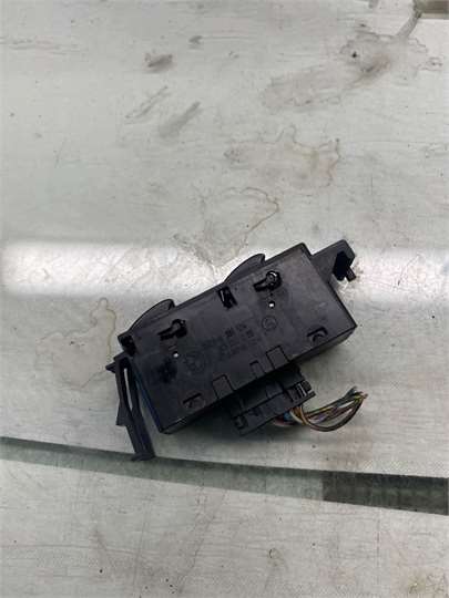 MANDO ELEVALUNAS DELANTERO DERECHO BMW Serie 3 Berlina (E46)(1998->) foto 4