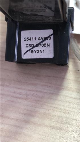 MANDO ELEVALUNAS DELANTERO DERECHO Nissan Primera Berlina (P12)(12.2001->) foto 2