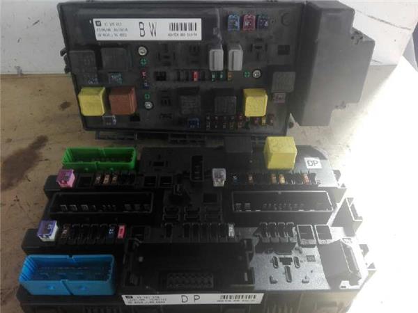 Caja Reles Opel ASTRA H BERLINA