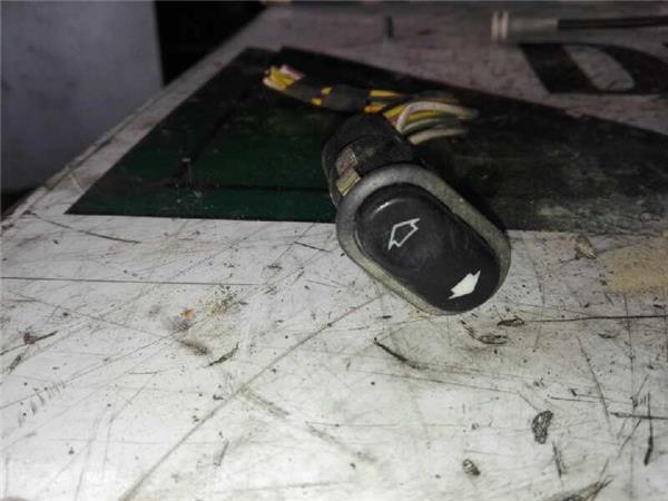 MANDO ELEVALUNAS DELANTERO DERECHO Ford MONDEO FAMILIAR foto 4
