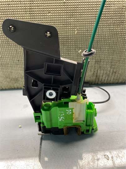 Cerradura Puerta Delantera Derecha