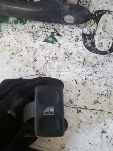 MANDO ELEVALUNAS DELANTERO DERECHO Seat CORDOBA BERLINA foto 2