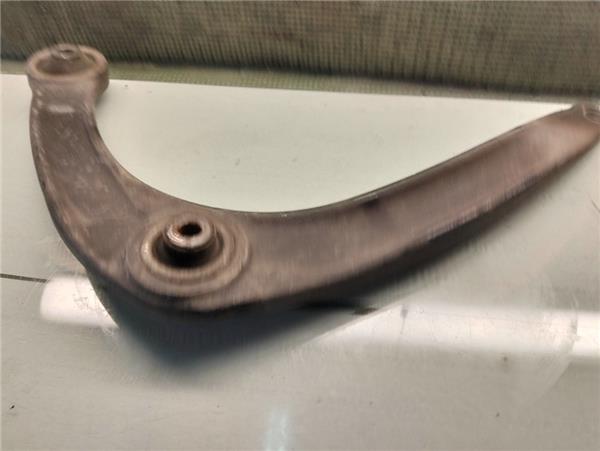 brazo superior delantero izquierdo peugeot 30