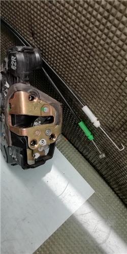 Cerradura Puerta Delantera Derecha Toyota AVENSIS BERLINA foto 3