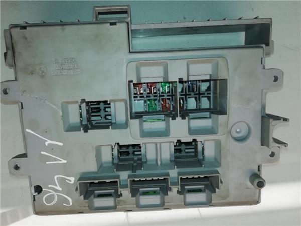 Caja Reles BMW Serie 1 Berlina (E81/E87)(2004->) foto 3