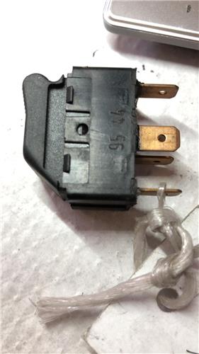 MANDO ELEVALUNAS DELANTERO DERECHO Audi A4 Berlina (B5)(02.1999->) foto 2