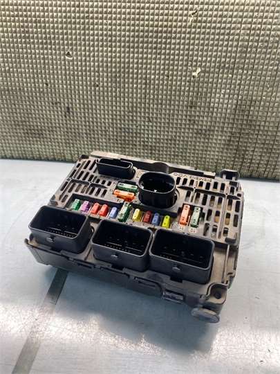 Caja Fusibles/Rele Citroen C4 Berlina (06.2004->) foto 4