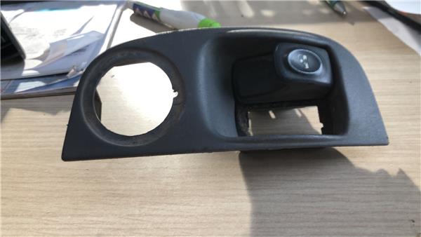 MANDO ELEVALUNAS DELANTERO IZQUIERDO Renault MEGANE I BERLINA HATCHBACK