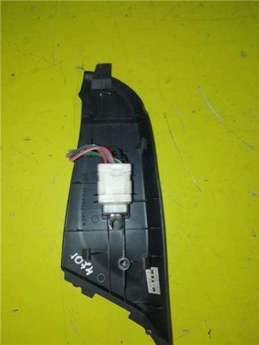 MANDO ELEVALUNAS DELANTERO DERECHO Nissan Almera (N16/E)(01.2000->) foto 4