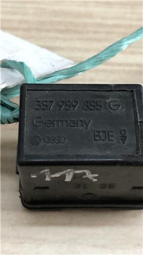 MANDO ELEVALUNAS TRASERO DERECHO Volkswagen Passat Berlina (312)(04.1988->) foto 3