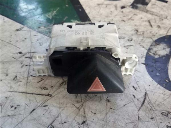 Interruptor Luces Emergencia Ford FOCUS BERLINA